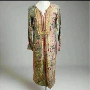 Ravina Pakistani kameez/ tunic dress size small with flower pattern.